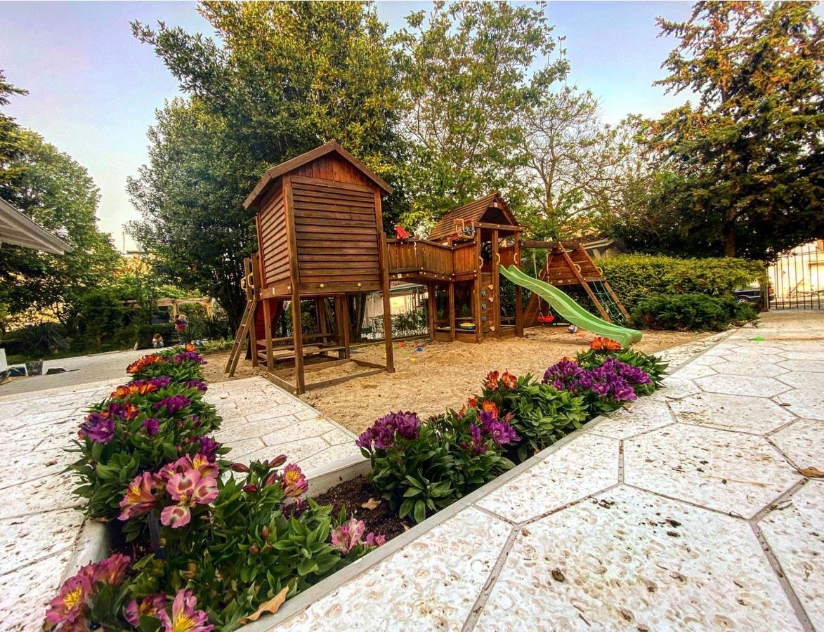 Friends Family Hotel Lozenec Exteriér fotografie
